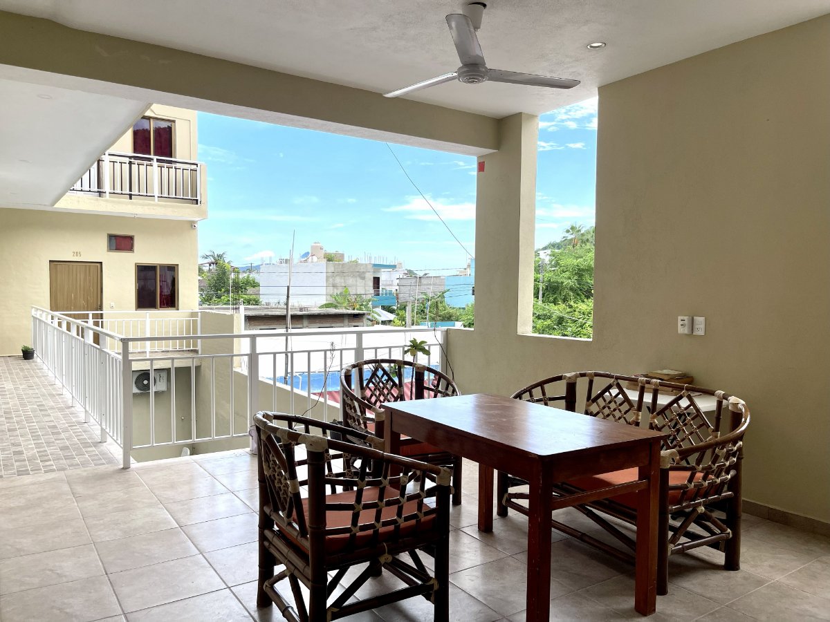 Terraza con vista al mar dentro de los bugnalows melaque
